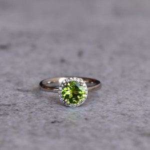 Natural peridot sterling silver ring , Round cut gemstone ring , Peridot ring for women , peridot halo ring , peridot Ring silver, halo ring