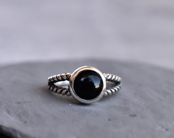 Natural black onyx  ring* Sterling silver black stone ring for beginning* Handmade everyday wear ring* Stackable ring* Gift for mom