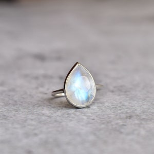 Moonstone teardrop silver ring for women, Celestial jewelry , Pear cut moonstone , Stacking Ring, Moonstone Energy Jewelry with blue sheen