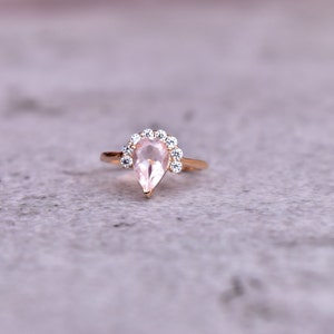 Dainty vintage inspired Rose Quartz Ring, Rose Quartz Wedding Gift, Rose Quartz Jewelry, January Raw Rose Quartz Ring, pink quartz ring