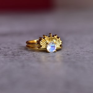 Moonstone Sun Ring, Rising Sun Crystal Ring, Gold Dainty Ring, Statement Ring, Trendy Ring, Celestial Ring, Minimalist Ring gift for her,