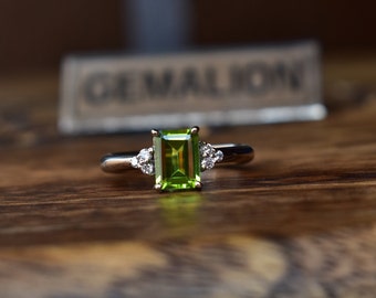 Natural peridot ring sterling silver , Emerald cut gemstone ring , August birthstone , peridot ring silver, peridot ring women, promise Ring