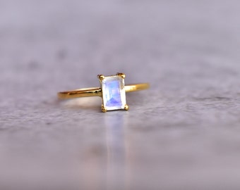Natural moonstone minimalist ring , mothers day gift for her , dainty stackable or wear alone ring , Blue sheen stone ring , 14K gold ring