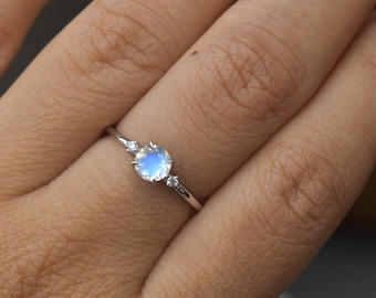 Moonstone minimalist Ring, Moonstone dainty Engagement Ring , Moonstone Solitaire ring, engagement promise ring , bridal rainbow moonstone