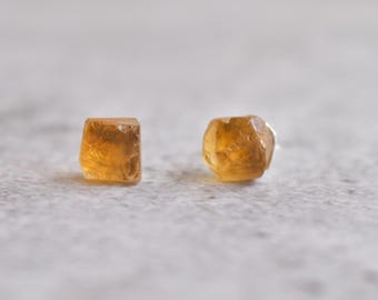 raw citrine quartz studs , raw gemstone healing crystal studs earrings, bridesmaid gifts , crystal earrings , raw healing crystal jewelry