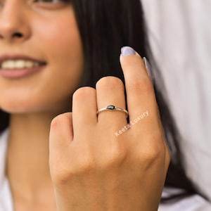 Bague minimaliste en onyx noir véritable* Bague délicate en argent sterling pour débuter* Bague faite main* Bague superposable* Cadeau pour maman* Cadeau pour elle image 6