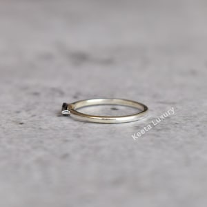 Bague minimaliste en onyx noir véritable* Bague délicate en argent sterling pour débuter* Bague faite main* Bague superposable* Cadeau pour maman* Cadeau pour elle image 4