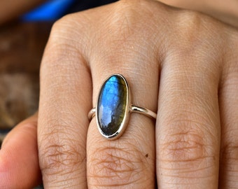 Labradorite ring, Fancy Sterling Silver Ring, Labradorite dainty ring , celestial handmade jewelry , everyday ring , Bridesmaid gift for her