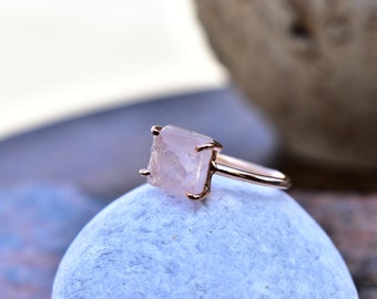 Rose quartz handmade minimalist ring, Raw pink quartz ring, Raw Quartz ring, Love jewelry , dainty jewelry for her, Bridesmaid gift