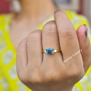 Zierliche London Blautopas Smaragd Ring, blauer Topas Ring, Smaragdschliff, blauer Edelstein, Gold Ehering, Jubiläumsgeschenk für sie Bild 5