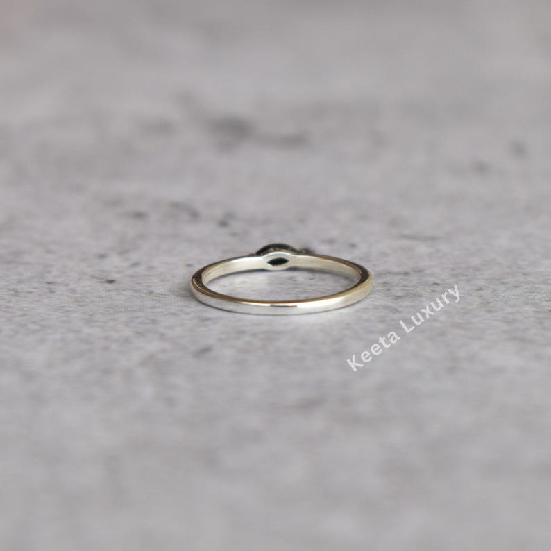 Bague minimaliste en onyx noir véritable* Bague délicate en argent sterling pour débuter* Bague faite main* Bague superposable* Cadeau pour maman* Cadeau pour elle image 5