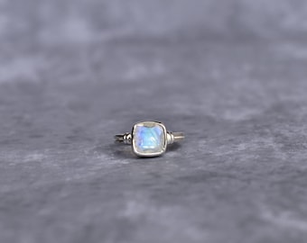 Natural moonstone cushion cut gemstone ring* Rainbow moonstone ring* Sterling silver handmade ring for women* Healing crystal ring* Gifts