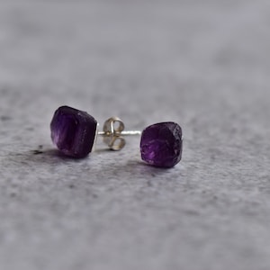 raw amethyst quartz studs , raw gemstone healing crystal studs earrings, bridesmaid gifts , crystal earrings , purple quartz healing crystal