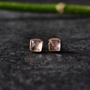 Clous d'oreilles en quartz rose naturel, boucles d'oreilles en argent sterling pour pain de sucre en quartz rose rose, clous en quartz, clous de demoiselle d'honneur, bijoux en quartz rose