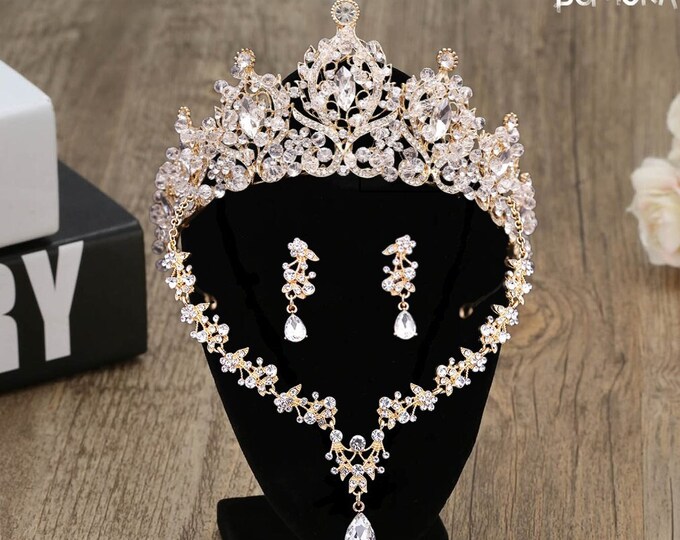 Floral Crystal Gold Wedding Crown - Opulent Baroque Bridal Tiara, Perfect Quinceanera Accessory or Prom Night Elegance, Luxurious Wedding