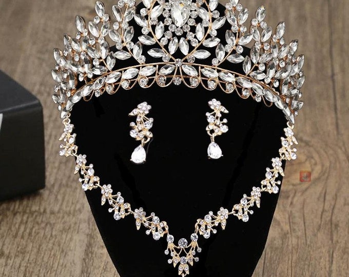 Floral Crystal Gold Wedding Crown - Opulent Baroque Bridal Tiara, Perfect Quinceanera 15 Accessory or Prom Night Elegance, Luxurious Wedding