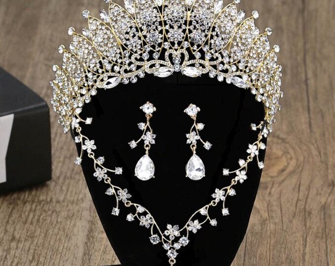 Floral Crystal Bridal Tiara - Gold Baroque Elegance, Quinceanera & Wedding Crown, Prom Queen Jewelry, Ideal Bridal Shower Gift Perfect Prom