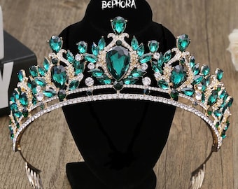 Coroa de Rainha Artesanal com Strass Dourado: Tiara para Concurso de Beleza de Casamento