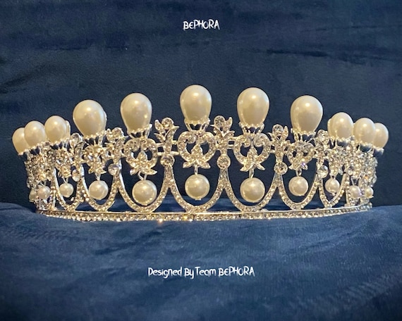 Handmade Silver Rhinestone Bridal Crown: Beaded Wedding  display picture 3