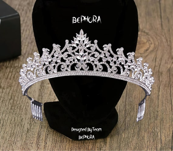 Crystal Wedding Tiara: Dazzling Rhinestone Bridal Crown  display picture 1
