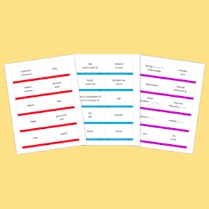 Puede incluir: Tres juegos de tarjetas de memoria con diferentes palabras en cada tarjeta. Las tarjetas están divididas en columnas con líneas rojas, azules y moradas que separan las columnas. Las palabras en las tarjetas están en texto negro.