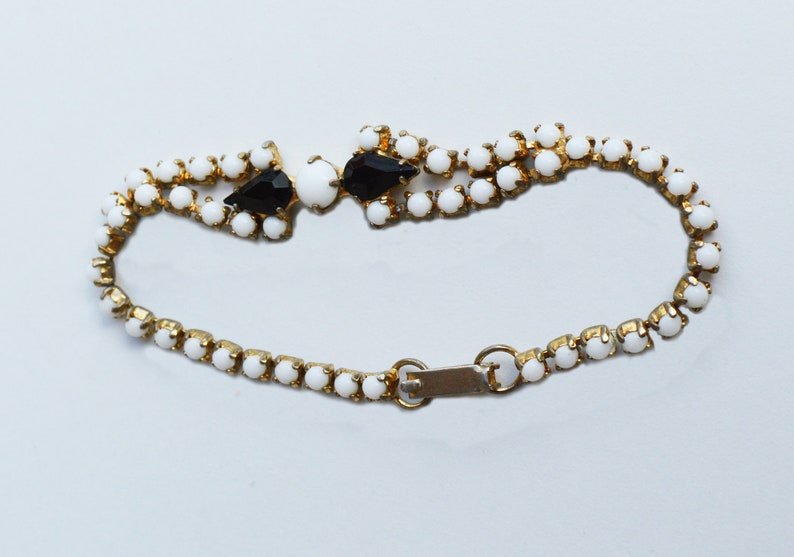 Vintage golden choker necklace and bracelet set.
