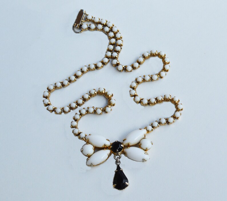 Vintage golden choker necklace and bracelet set.