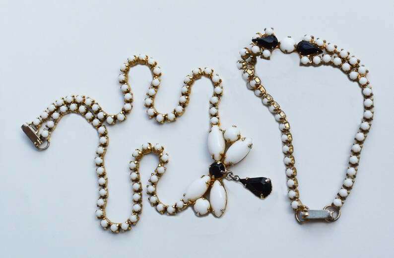 Vintage golden choker necklace and bracelet set.