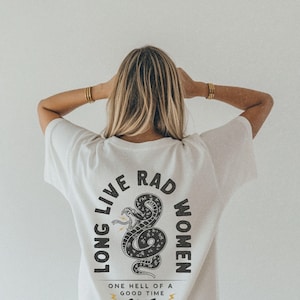 Long Live Rad Women Retro Snake Graphic Tee Bold Women Empowerment Shirt 90s Inspired Oversized Comfy Punk Style T-Shirt Gift for Busy Moms