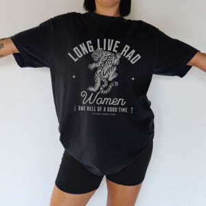 Long Live Rad Women Tee Retro Tiger T-Shirt for Women Edgy Badass Feminine Graphic Shirt 90s Style Oversized Grunge Aesthetic Streetwear