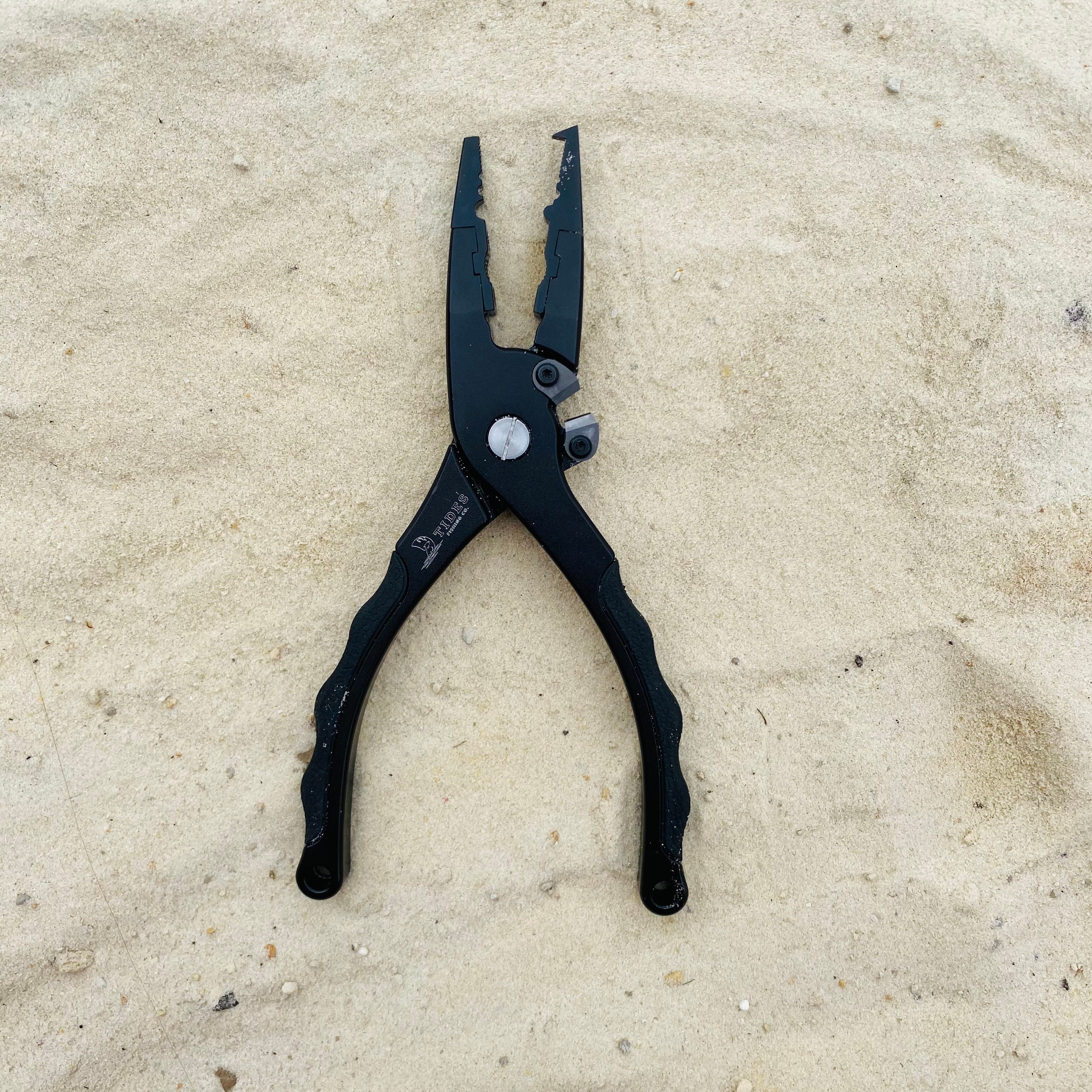 Tides Fishing Pliers With Leather Sheath -  Canada