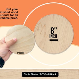 K&ouml;nnte beinhalten: Zwei unfertige runde Holzzuschnitte. Einer wird von einer Hand gehalten und mit "6 INCHES" beschriftet. Der andere ist mit "8 INCH" beschriftet. Der Text im Bild lautet "Holen Sie sich Ihre unfertigen Holzzuschnitte zu einem unglaublichen Preis." und "Circle Blanks / DIY Craft Blank".