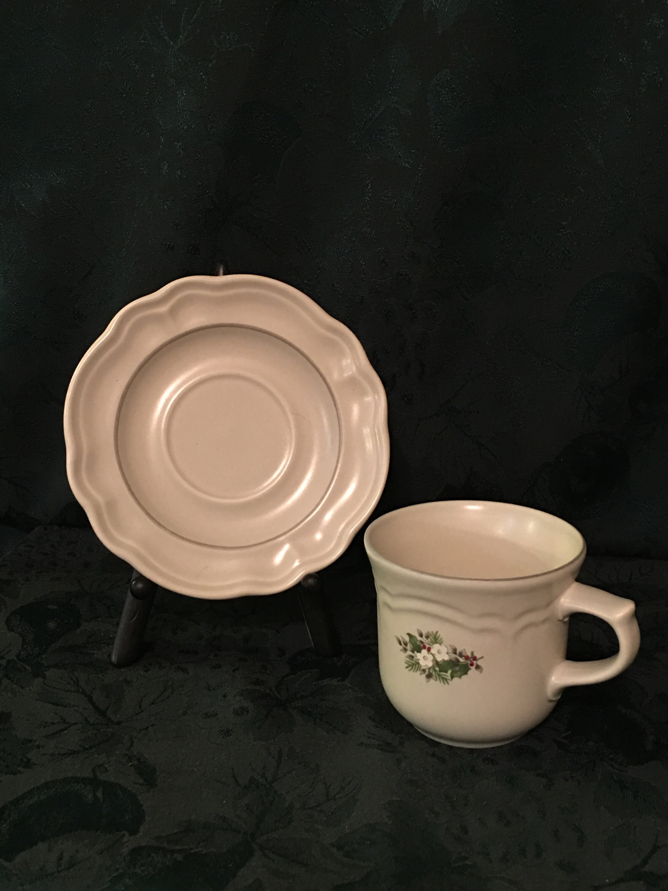 Pfaltzgraff CHRISTMAS HEIRLOOM Set of 4 Dinner Plates Excellent Cond 10 1/4" Pfaltzgraff CHRISTMAS HEIRLOOM Set of 4 Dinner Plates Excellent Cond 10 1/4"