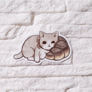 Katze mit Croissant Kissenaufkleber | Originaldesign von mofuseasons | Katzenliebhaber, Faule Katze, Katzenliebhaber | Journaling, Scrapbooking, wasserdicht