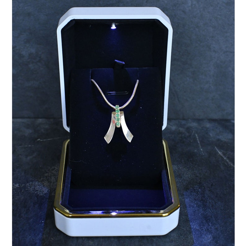 FANY 0.39 ct 925 Sterling Five Star Emerald Silver Gemstone Necklace Pendant May Birthstone