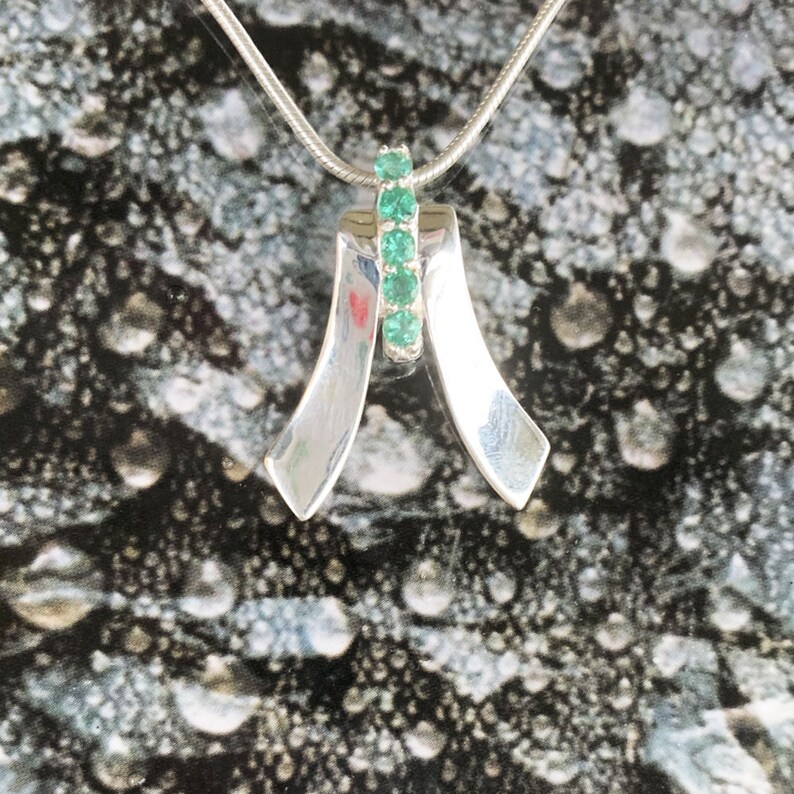 FANY 0.39 ct 925 Sterling Five Star Emerald Silver Gemstone Necklace Pendant May Birthstone