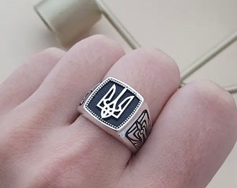 Bague en argent neuve avec émail noir Toutes les tailles Bague ukrainienne avec un trident Bague avec les armoiries de l'Ukraine Argent sterling 925