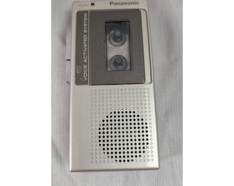 Pfannengrüner Microkassettenrekorder RN-109A mit Sprachsteuerung - Als Teile oder zur Reparatur