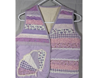 Chaleco acolchado de retazos para niña – Ribete de encaje floral morado hecho a mano