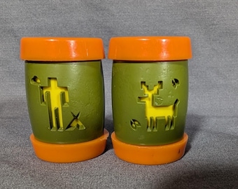 Vintage St Labre indische Schule MT Kunststoff Salz Pfeffer Streuer Set Grün Orange