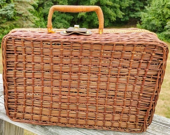 Vintage Wicker Picnic Basket, Suitcase Style, Toggle Closure, MCM