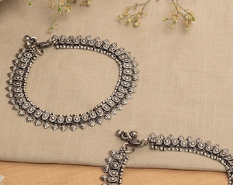 Tornozeleira indiana em latão oxidado – Joia para os pés estilo boho feita à mão, tornozeleira tradicional de Bollywood para mulheres.