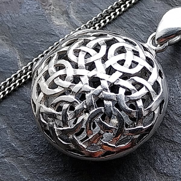 Kit Heath CELTIC KNOT Locket necklace - Sterling Silver -  on 17" Chain - 10.4g