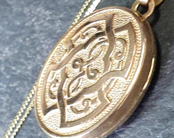 9ct GOLD CELTIC LOCKET Necklace & 18" Chain - Keepsake - 2.7g