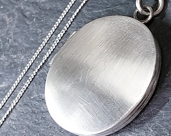 Collar Vintage Sterling OVAL LOCKET - Plata cepillada lisa en cadena de 18" - 6,4g