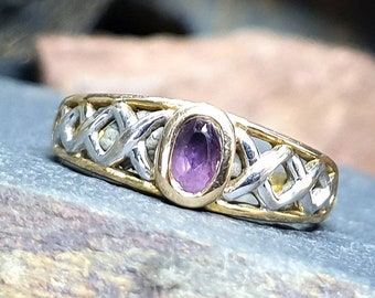 9ct GOLD CELTIC Ring with Purple Amethyst - Trinity Knot - Size uk K (us 5) - 1.8g