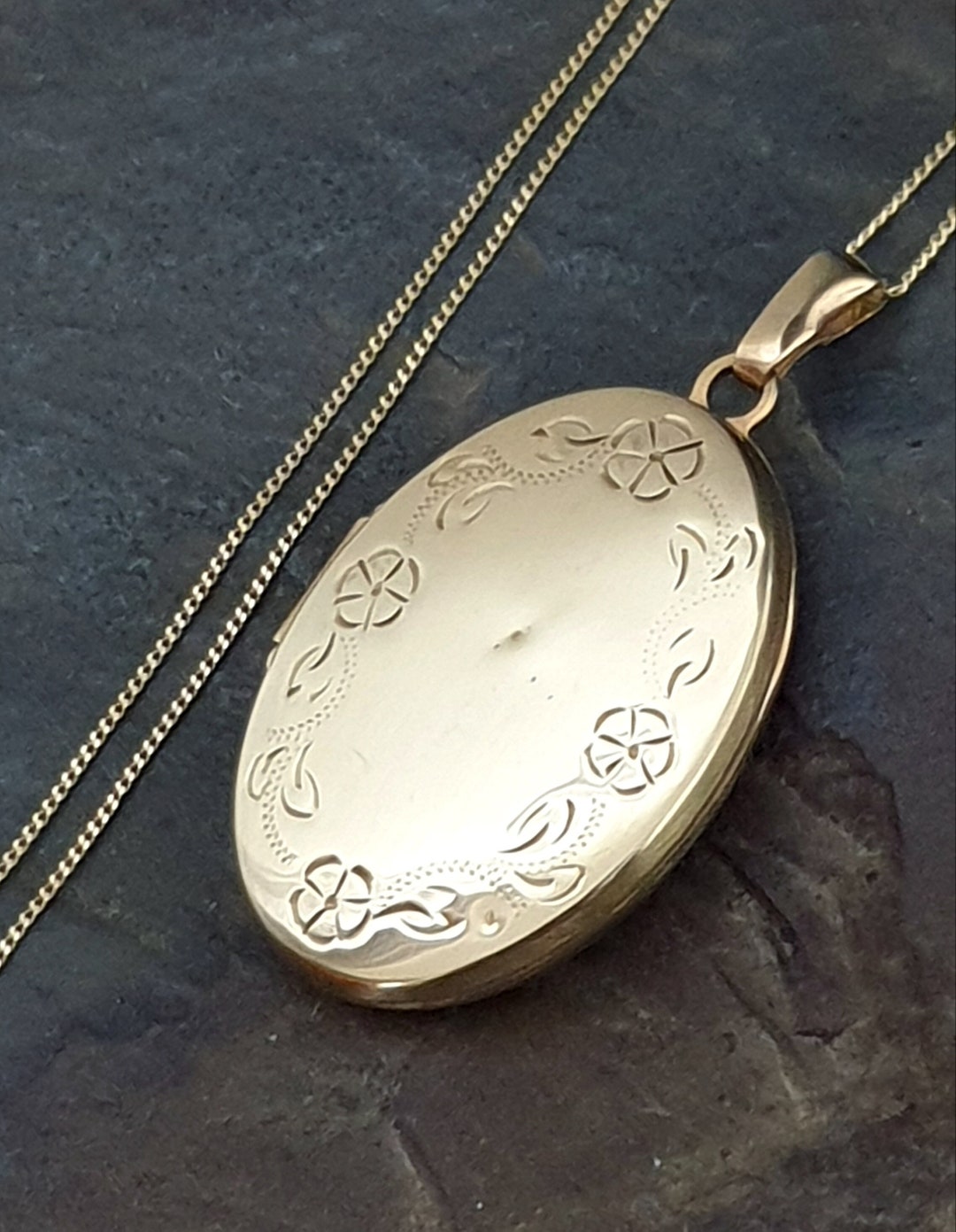 9ct GOLD OVAL Locket Flower Border on 20 Chain 3.8g - Etsy