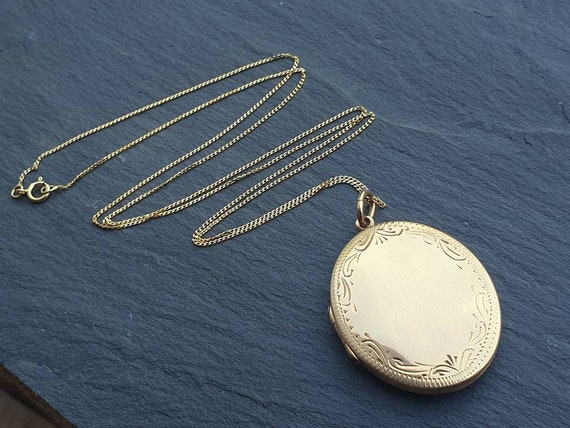 Large 9ct GOLD CELTIC SCROLL Locket Necklace on 2… - image 3