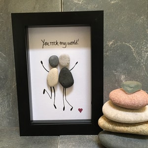 kiezelkunst liefde, kiezelkunstpaar, ingelijste kiezelfoto, jubileum kiezelkunst,