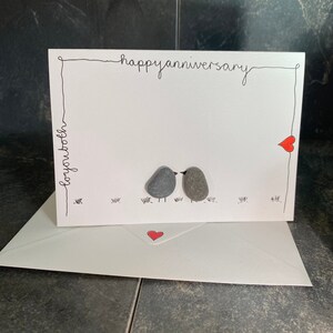 Carte d'anniversaire romantique ou de la Saint-Valentin, tourtereaux, carte d'art en galets, carte et enveloppe recyclées, carte durable personnalisée,